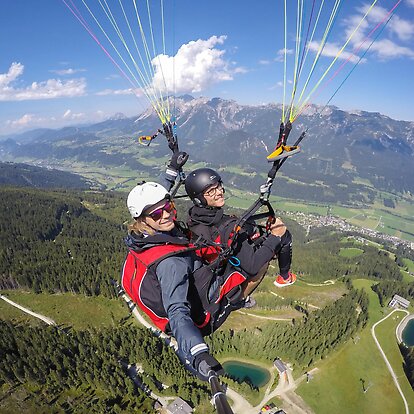 Tandem flying